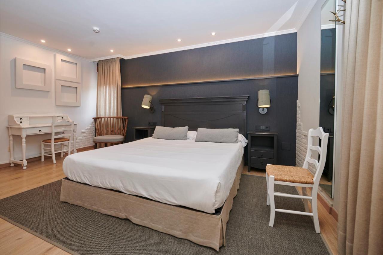 איסאבה Hostal Lola מראה חיצוני תמונה