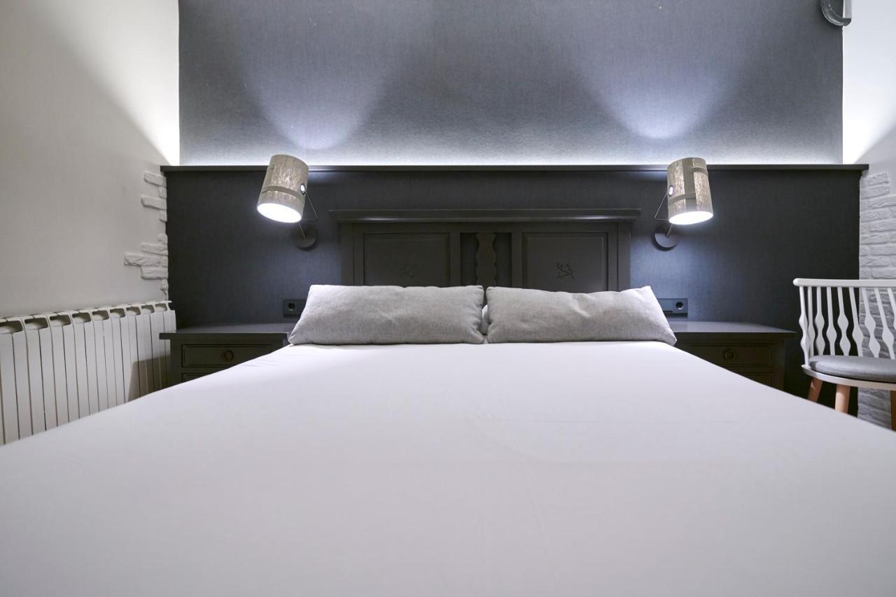 איסאבה Hostal Lola מראה חיצוני תמונה