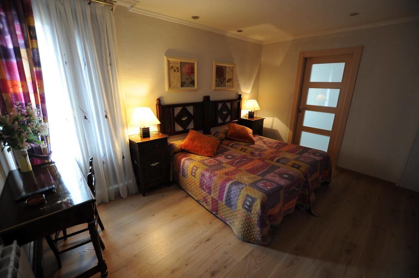 איסאבה Hostal Lola מראה חיצוני תמונה