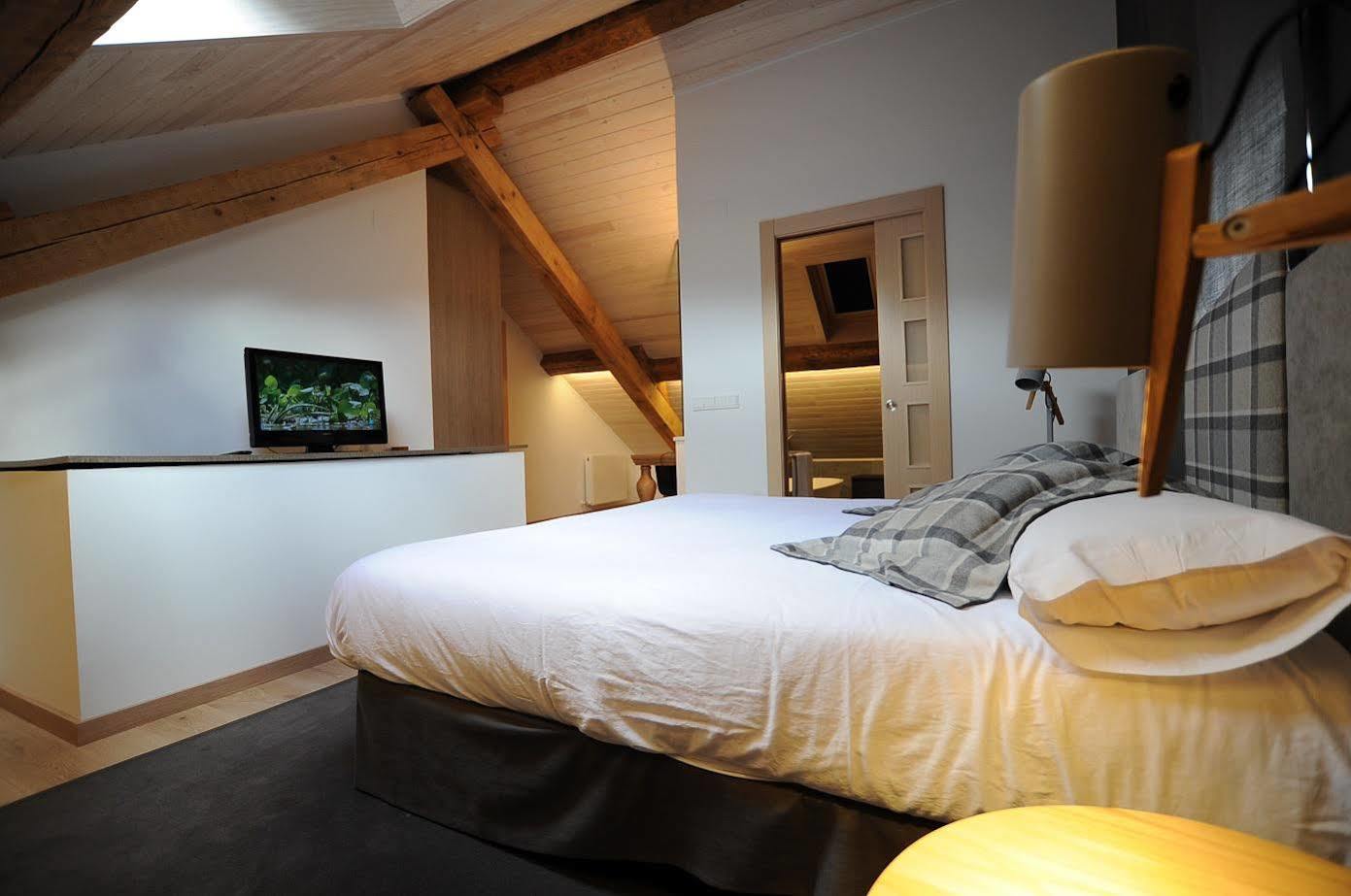 איסאבה Hostal Lola מראה חיצוני תמונה
